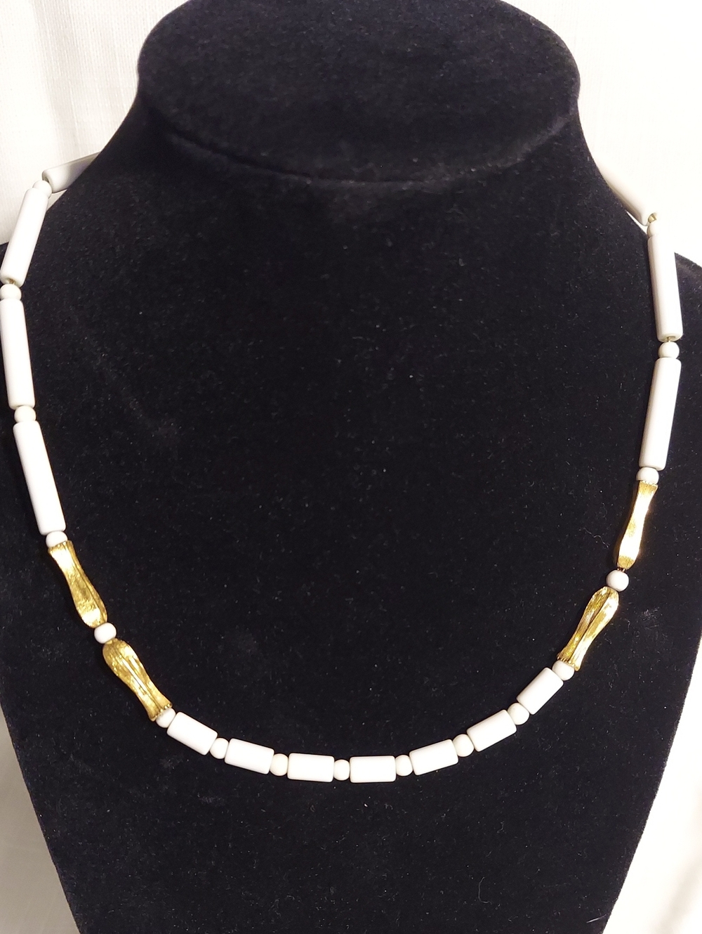 Monet White Acrylic & Gold Tone Vintage 14-18” Morse Code Type Necklace